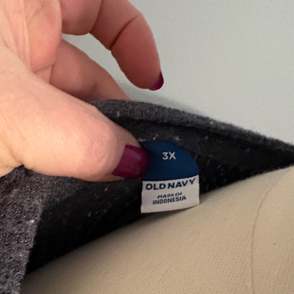 Old Navy Charcoal Button-Up Shirt - Picture 2 of 6